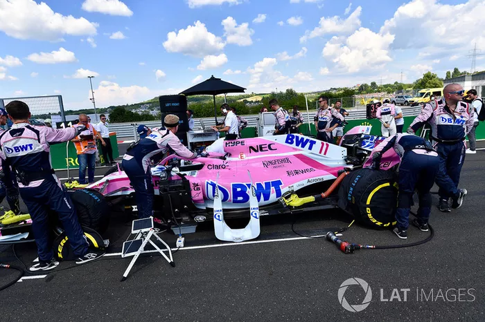 Sergio Perez, Force India VJM11 en la parrilla