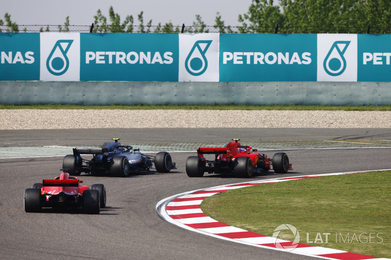 Valtteri Bottas, Mercedes AMG F1 W09, passes Kimi Raikkonen, Ferrari SF71H, for the lead of the race