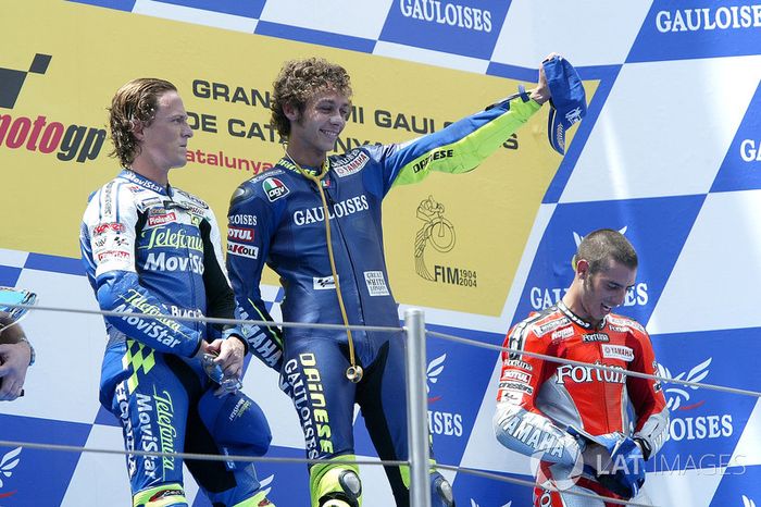 Podio: 1º Valentino Rossi, 2º Sete Gibernau, 3º Marco Melandri