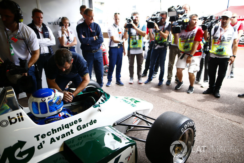 Les Champions du monde, Keke Rosberg et son fils Nico Rosberg, préparent une démonstration à Monaco