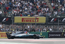2017 World Champion Lewis Hamilton, Mercedes AMG F1