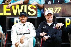 Yarış galibi Lewis Hamilton, Mercedes AMG F1, 2. Valtteri Bottas, Mercedes AMG F1, Toto Wolff, Direktör, Mercedes AMG ve Mercedes takımı