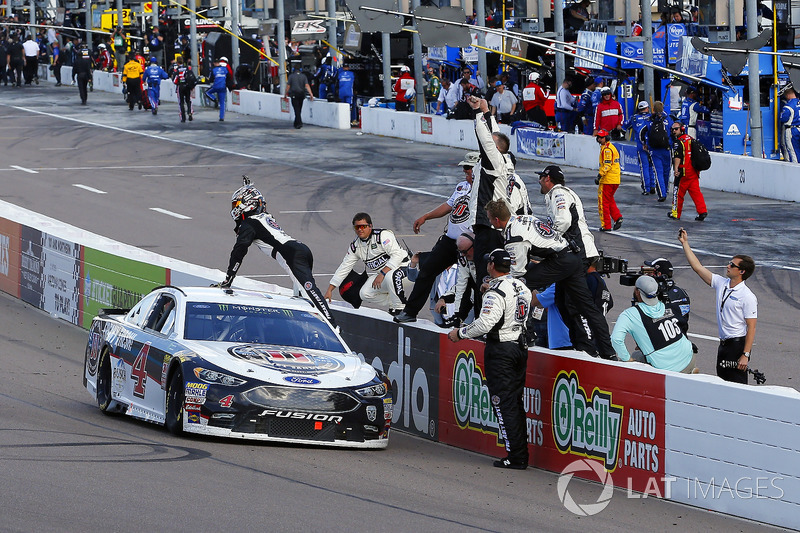 Kevin Harvick, Stewart-Haas Racing, Ford Fusion Jimmy John's celebrates his win