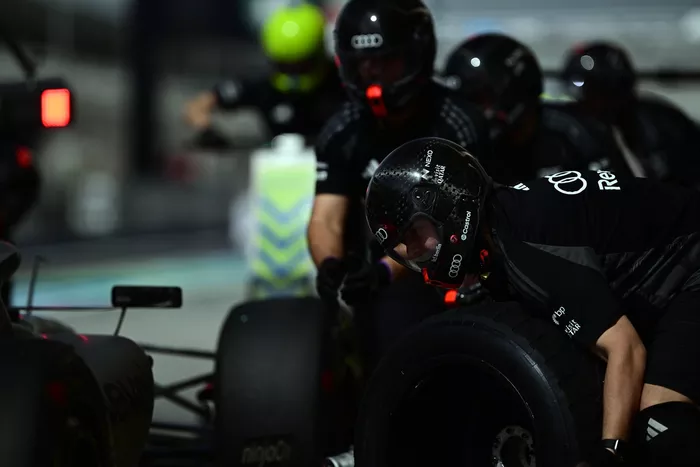 طاقم صيانة فريق أودي F1