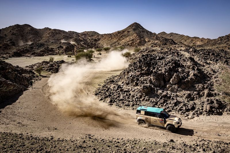 #500 Defender Rally, Defender D7X-R: Stéphane Peterhansel, Michael Metge 