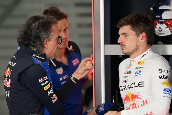 Max Verstappen, Red Bull Racing; Laurent Mekies, director del equipo Red Bull Racing