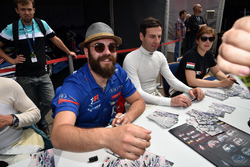 Autogrammstunde: Stefano Comini, Comtoyou Racing, Audi RS3 LMS