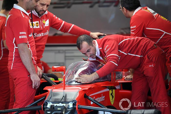 Ferrari SF70H con el escudo de la cabina