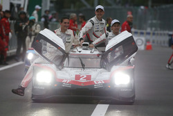 #2 Porsche Team Porsche 919 Hybrid: Тімо Бернхард, Ерл Бембер, Брендон Хартлі