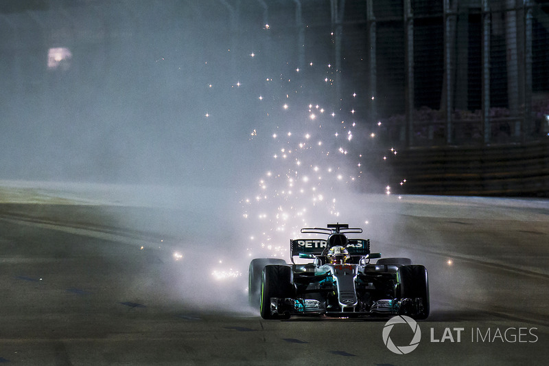 Funkenflug: Lewis Hamilton, Mercedes AMG F1 W08