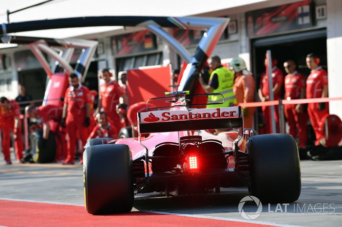 Charles Leclerc, Ferrari SF70H pit stop