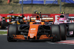 Stoffel Vandoorne, McLaren MCL32, Esteban Ocon, Sahara Force India F1 VJM10