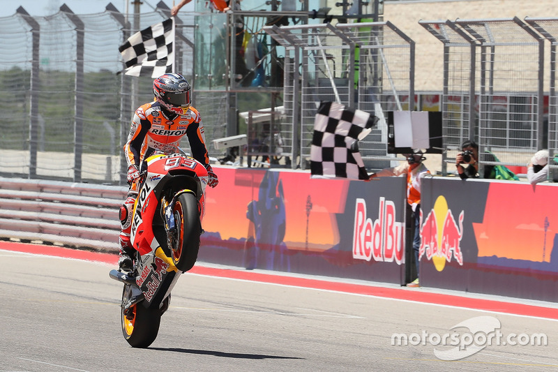 Marc Marquez, Repsol Honda Team, passe sous le drapeau à damier