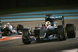 Lewis Hamilton, Mercedes AMG F1 W07 Hybrid devant Nico Rosberg, Mercedes AMG F1 W07 Hybrid