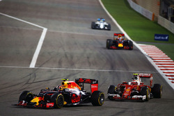 Даниил Квят, Red Bull Racing RB12 и Кими Райкконен, Ferrari SF16-H
