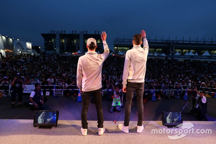 Até os pilotos da Manor, Esteban Ocon e Pascal Wehrlein tiveram dia de estrela.
