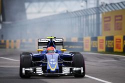 Felipe Nasr, Sauber C35 locks up under braking