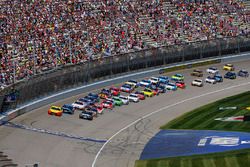 Start: Joey Logano, Team Penske Ford leads
