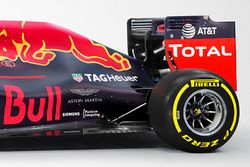 El Red Bull Racing RB12 con el logo de Aston Martin