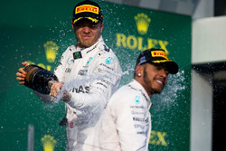 Podio: il vincitore Nico Rosberg, Mercedes AMG F1 Team, il secondo classificato Lewis Hamilton, Merc