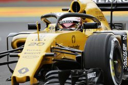 Kevin Magnussen, Renault Sport F1 Team RS16 with the Halo cockpit cover