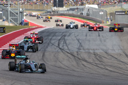 Lewis Hamilton, Mercedes AMG F1 W07 Hybrid en tête au départ de la course