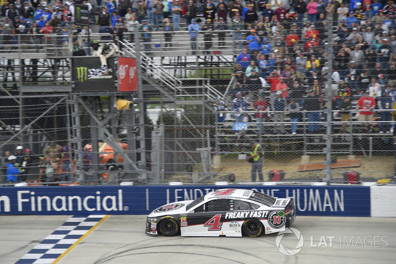 Kevin Harvick, Stewart-Haas Racing, Ford conquista la vittoria