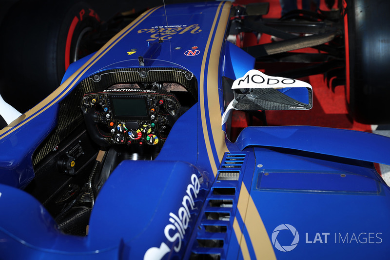 Кокпит Sauber C36