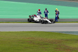 Lance Stroll, Williams FW40, stapt uit zijn auto
