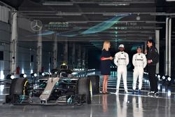 Valtteri Bottas, Mercedes AMG F1, Lewis Hamilton, Mercedes AMG F1, Toto Wolff, Executive Director Me