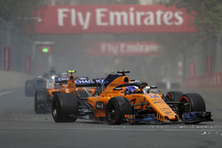 Fernando Alonso, McLaren MCL33 ilk turda patlak lastikle