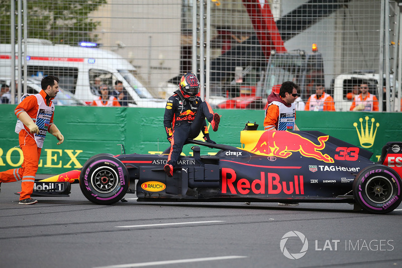 La voiture endommagée de Max Verstappen, Red Bull Racing RB14