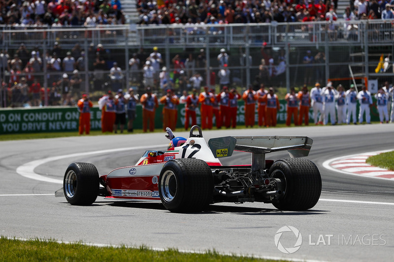 Jacques Villeneuve in the Gilles Villeneuve Ferrari 312T3, waves to spectators