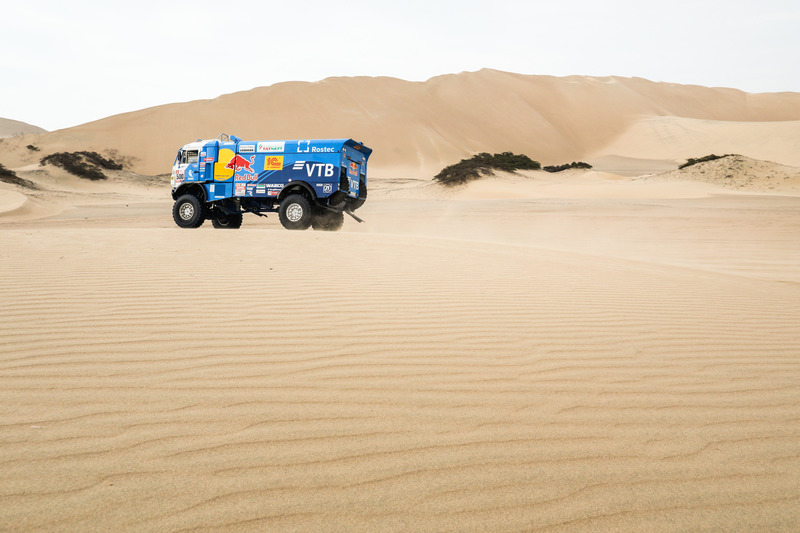 #500 Team Kamaz Master: Eduard Nikolaev, Evgeny Yakovlev, Vladimir Rybakov