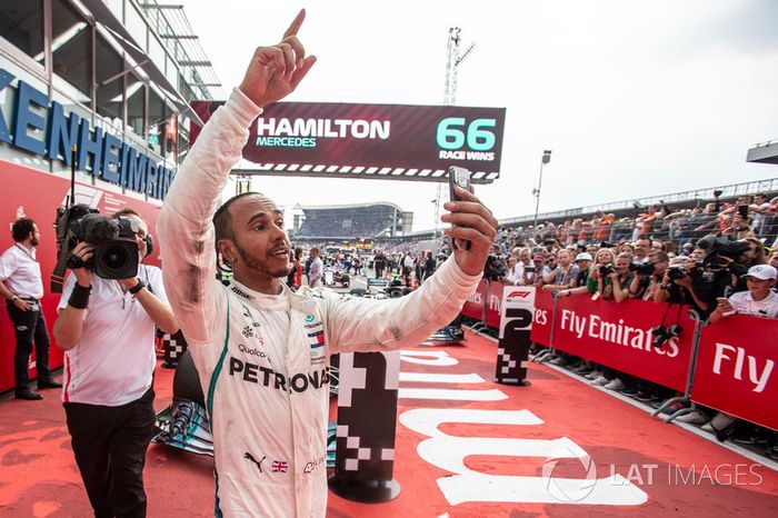 Lewis Hamilton, Mercedes-AMG F1 W09 