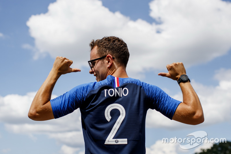 ... avec le numéro 2, le même qu'arbore sa monoplace.