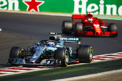 Valtteri Bottas, Mercedes AMG F1 W09, leads Sebastian Vettel, Ferrari SF71H