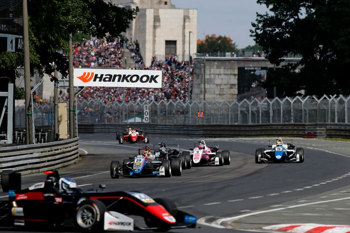 Alex Palou, Hitech Bullfrog GP Dallara F317 - Mercedes-Benz