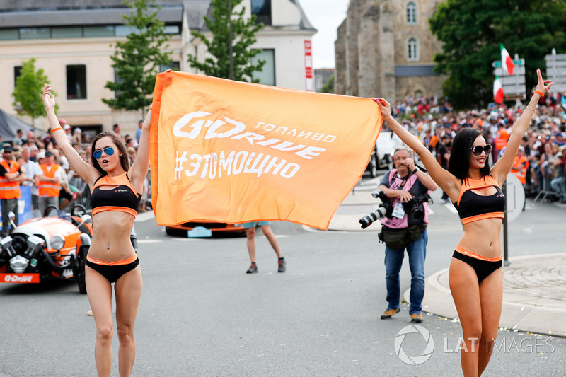 G-Drive Promo girls