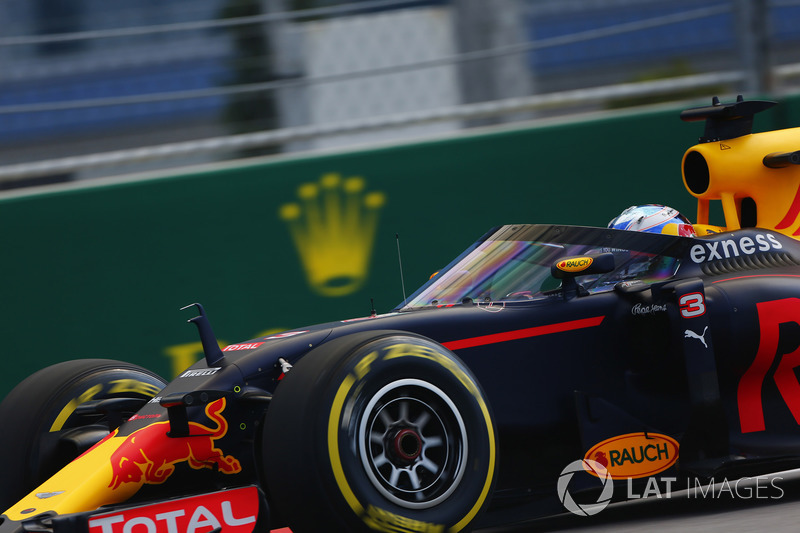 Daniel Ricciardo, Red Bull Racing RB12 with aeroscreen