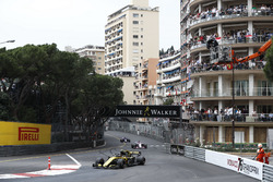 Carlos Sainz Jr., Renault Sport F1 Team R.S. 18, voor Sergio Perez, Force India VJM11