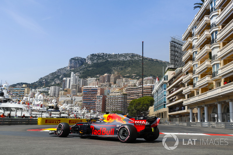 1: Daniel Ricciardo, Red Bull Racing RB14, 1'10.810