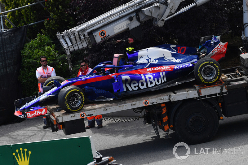 La monoposto incidentata del ritirato Pierre Gasly, Scuderia Toro Rosso STR13