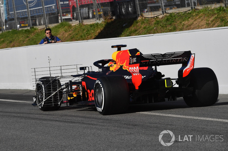 Max Verstappen, aero sensörlü Red Bull Racing RB14 koltuğunda