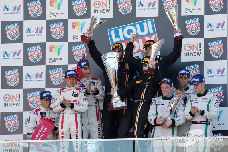 Podium: race winners Shane van Gisbergen, Alvaro Parente, Jonathon Webb, Tekno Autosports, second pl