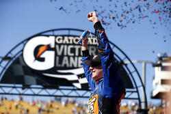 Race winner Kyle Busch, Joe Gibbs Racing Toyota