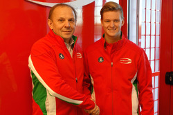 Mick Schumacher mit Angelo Rosin, Prema Team Teamchef