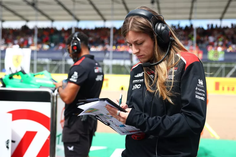 Laura Mueller, ingeniera de carrera de Haas F1 