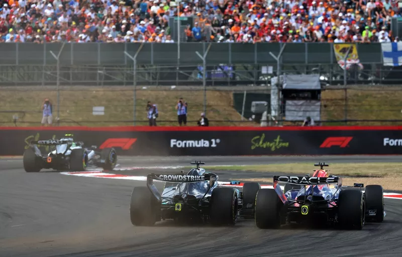 Max Verstappen, Red Bull Racing, George Russell, Mercedes