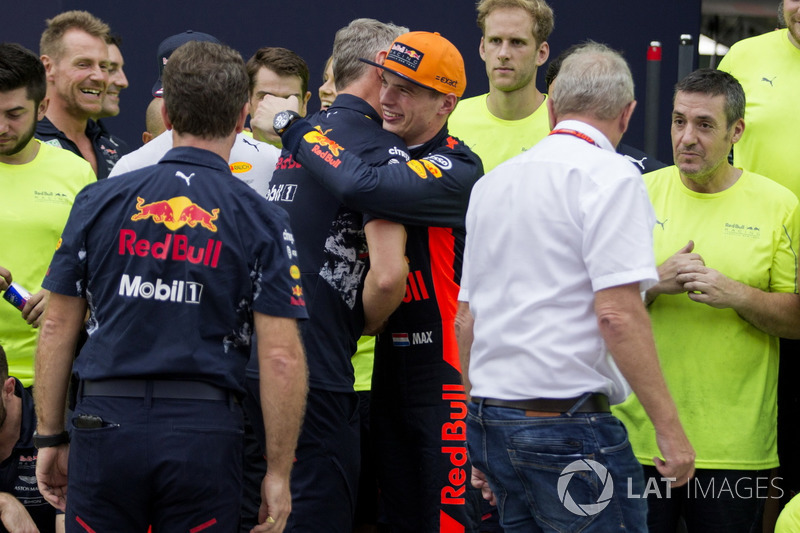 Race winner Max Verstappen, Red Bull Racing celebrates, Christian Horner, Red Bull Racing Team Principal, Dr Helmut Marko, Red Bull Motorsport Consultant and the team